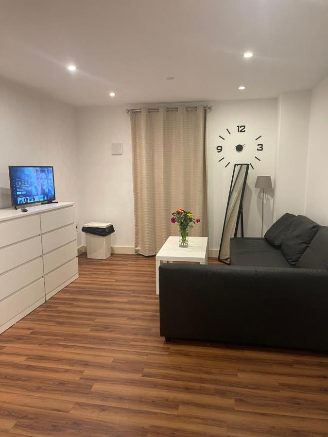 Lovely Luxury 1-Bed Apartment In Wembley London Ngoại thất bức ảnh